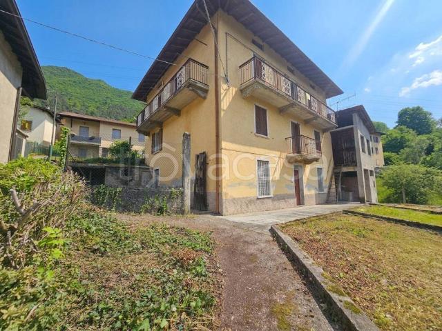 Villa bifamiliare in vendita a San Giovanni Bianco, Fuipiano Al Brembo