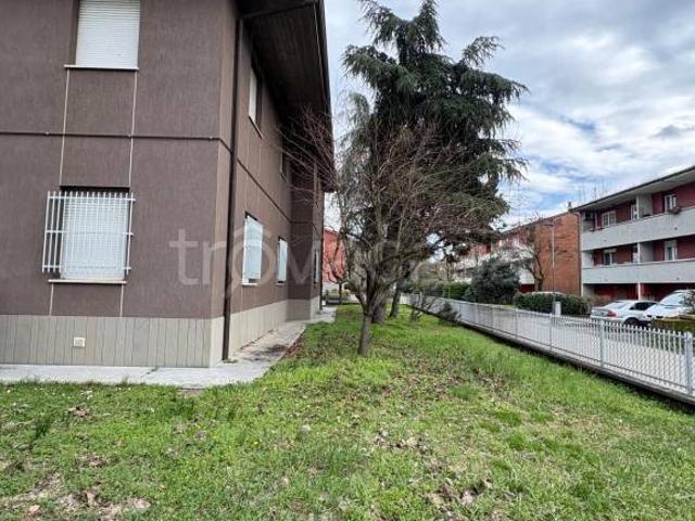 Villa bifamiliare in vendita a San Giovanni in Persiceto via Montefiorino