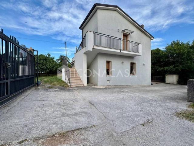 Villa bifamiliare in vendita a San Giovanni Rotondo strada Statale, 272