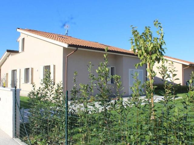Villa bifamiliare in vendita a San Giuliano Terme