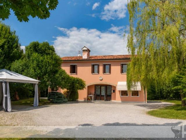 Villa bifamiliare in vendita a San Pietro di Feletto via Mire, 3