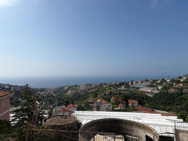 Villa bifamiliare in vendita a Sanremo