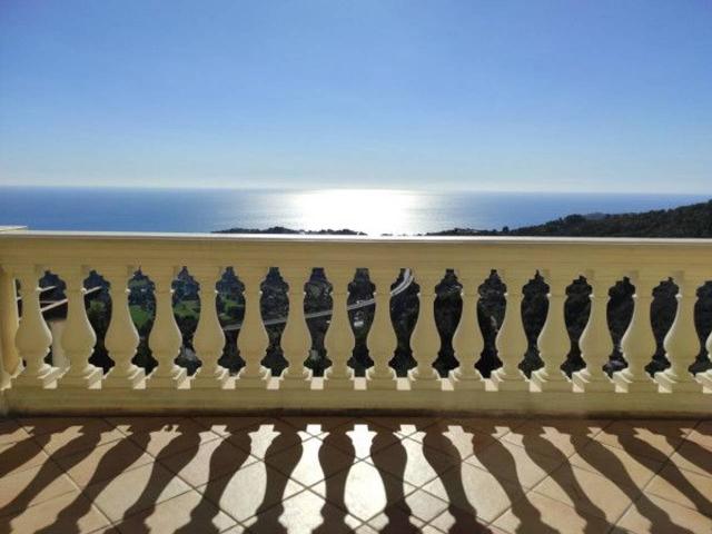 Villa bifamiliare in vendita a Sanremo