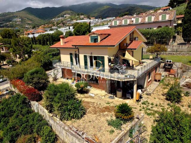 Villa bifamiliare in vendita a Sanremo, Solaro