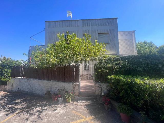 Villa bifamiliare in vendita a Santa Marinella via Vetulonia, 13
