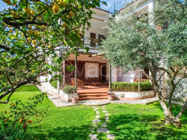 Villa bifamiliare in vendita a Santa Marinella via Vittorio Veneto, 63, Santa Severa