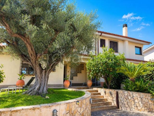 Villa bifamiliare in vendita a Santa Marinella via Mar Caspio