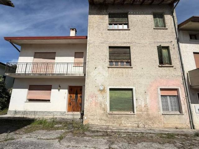 Villa bifamiliare in vendita a Sarone, Caneva
