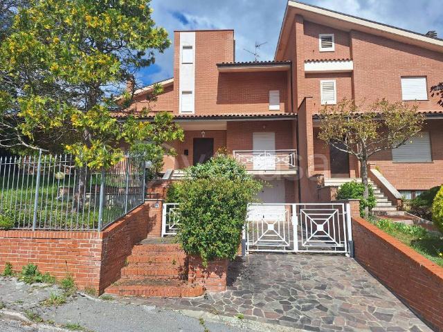 Villa bifamiliare in vendita a Sarnano via Don Luigi Sturzo, 28