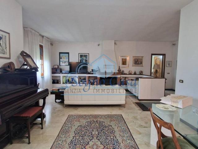 Villa bifamiliare in vendita a Sarzana