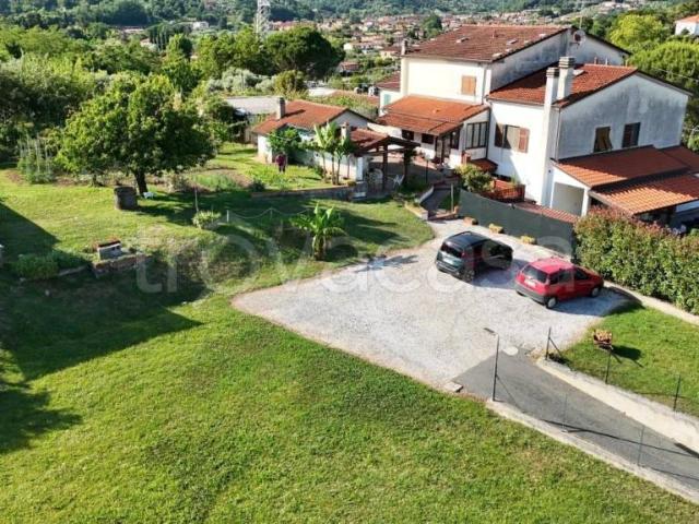 Villa bifamiliare in vendita a Sarzana