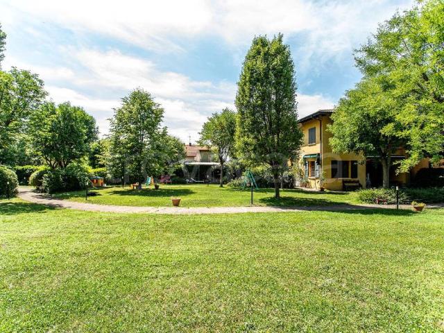 Villa bifamiliare in vendita a Sassuolo
