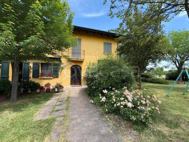 Villa bifamiliare in vendita a Sassuolo via del Pretorio, 38