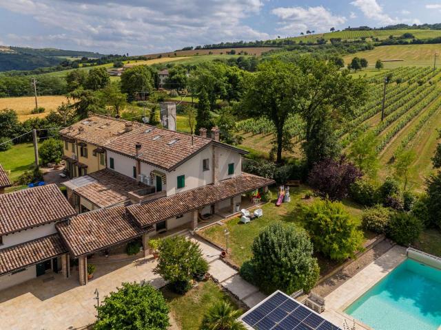 Villa bifamiliare in vendita a Scandiano