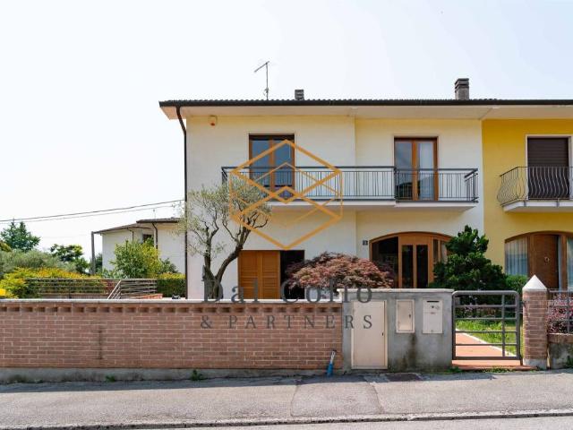 Villa bifamiliare in vendita a Schio