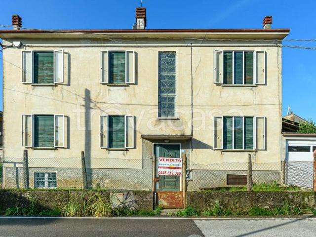 Villa bifamiliare in vendita a Schio, Giavenale