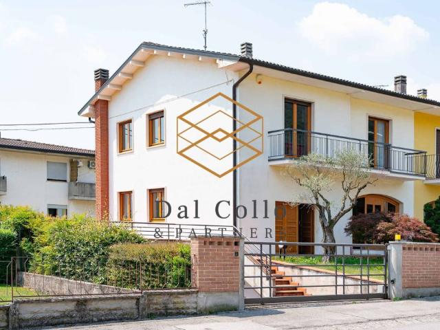 Villa bifamiliare in vendita a Schio via Forte Campolongo