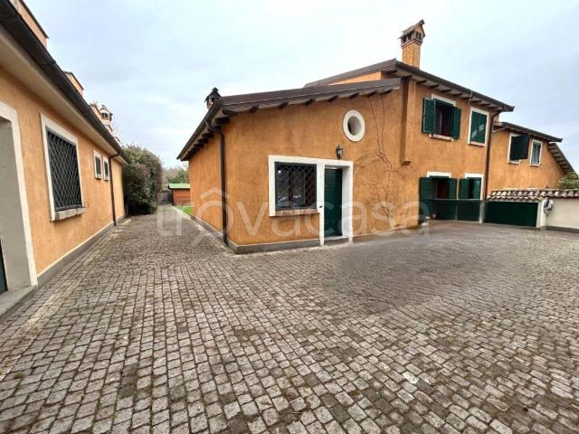 Villa bifamiliare in vendita a Campagnano di Roma via Sacrofano Cassia