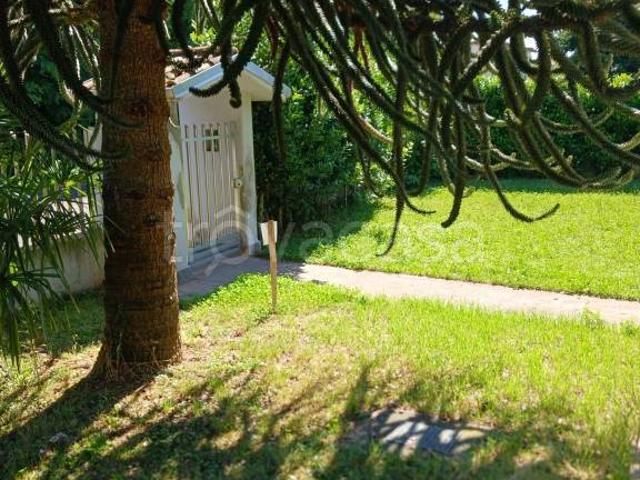 Villa bifamiliare in vendita a Seveso via Pordenone