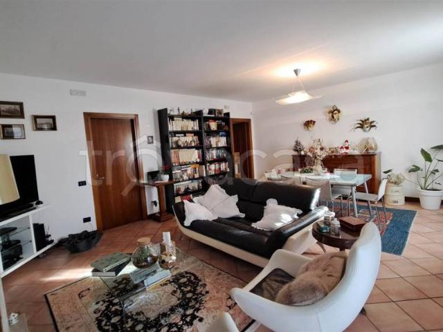 Villa bifamiliare in vendita a Selvazzano Dentro, Tencarola