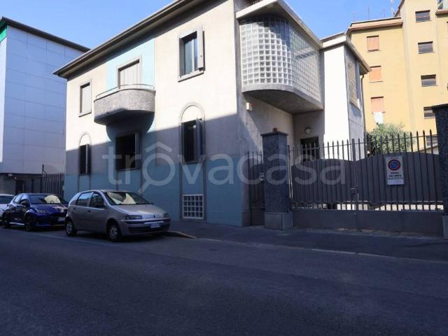 Villa bifamiliare in vendita a Sesto San Giovanni