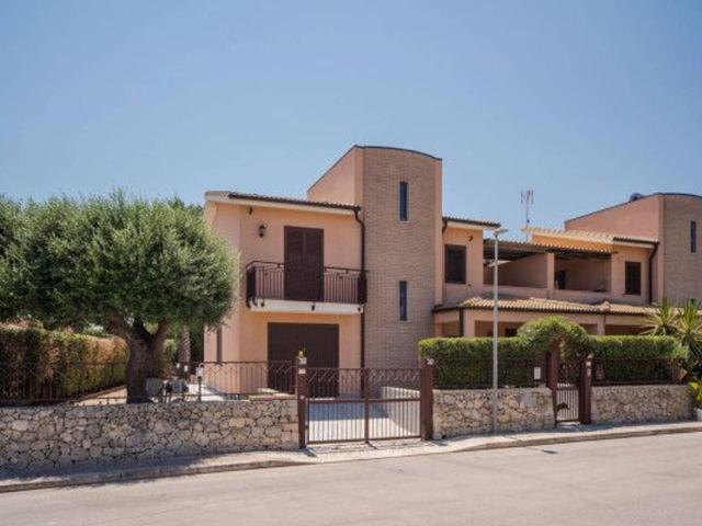 Villa bifamiliare in vendita a Siracusa