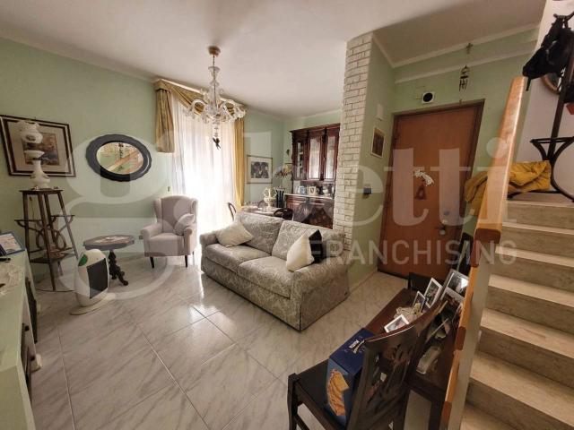 Villa bifamiliare in vendita a Siracusa