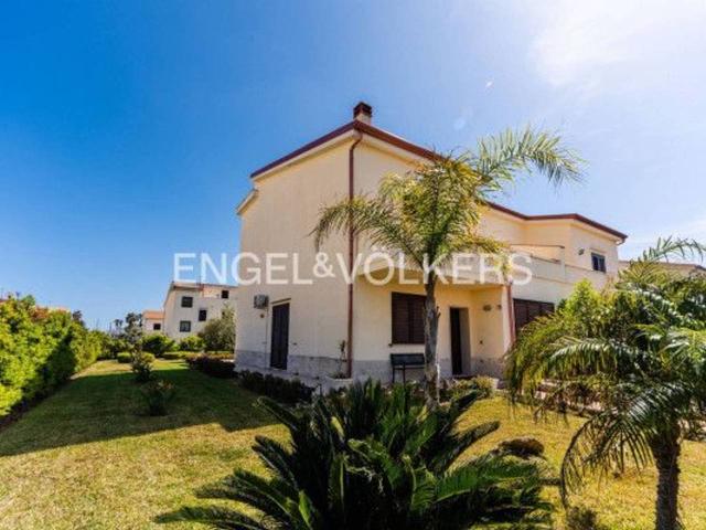 Villa bifamiliare in vendita a Siracusa