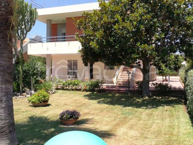Villa bifamiliare in vendita a Siracusa viale dei Lidi, Fontane Bianche
