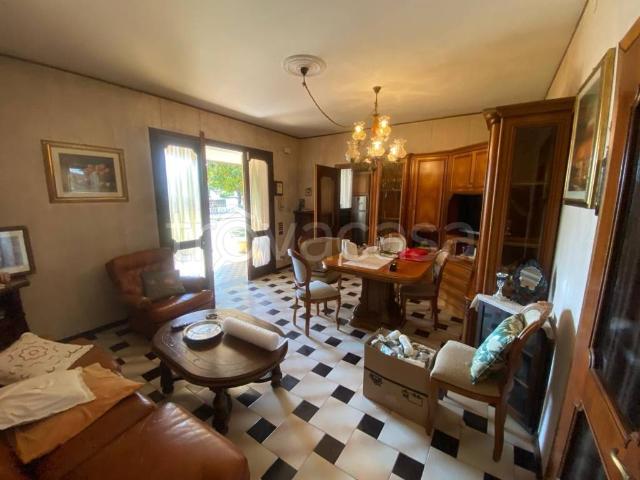 Villa bifamiliare in vendita a Spresiano piazza Mauro Sordi
