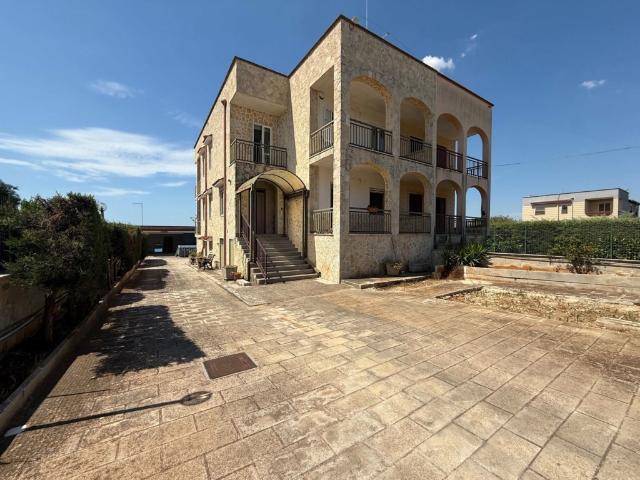 Villa bifamiliare in vendita a Statte