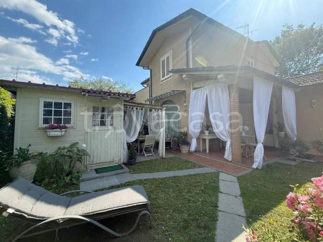 Villa bifamiliare in vendita a Strettoia, Pietrasanta