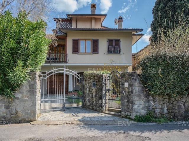Villa bifamiliare in vendita a Subbiano