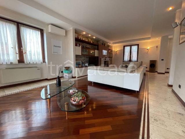 Villa bifamiliare in vendita a Pozzuolo, Pozzuolo Martesana