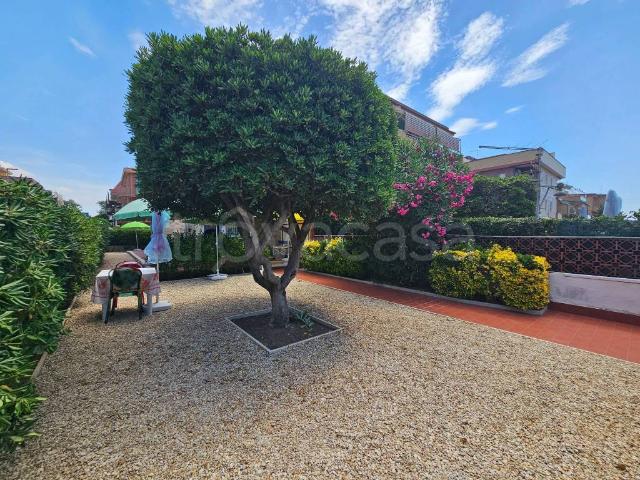 Villa bifamiliare in vendita a Pomezia