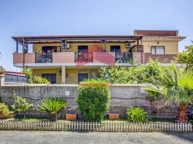 Villa bifamiliare in vendita a Pomezia, Campo Ascolano