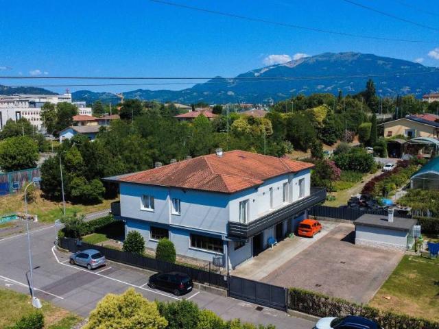 Villa bifamiliare in vendita a Ponte San Pietro via Alexander Fleming