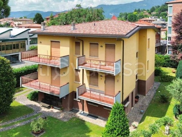 Villa bifamiliare in vendita a Ponteranica via Serena