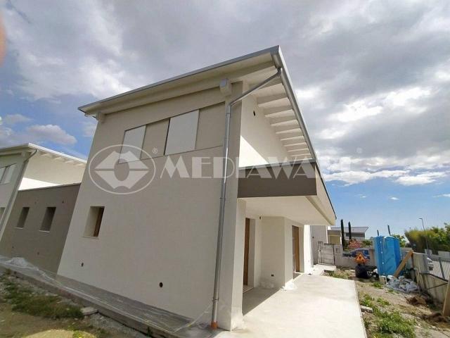 Villa bifamiliare in vendita a Porcia