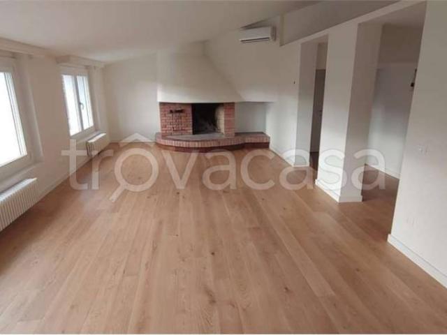 Villa bifamiliare in vendita a Pordenone via De Paoli