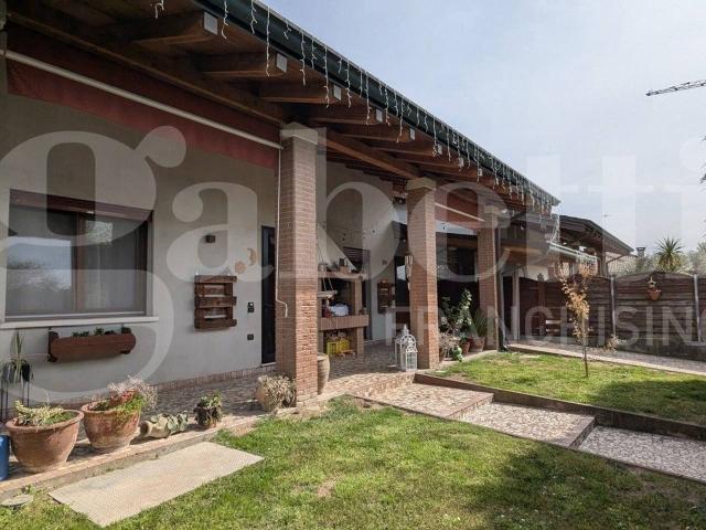 Villa bifamiliare in vendita a Porto Viro