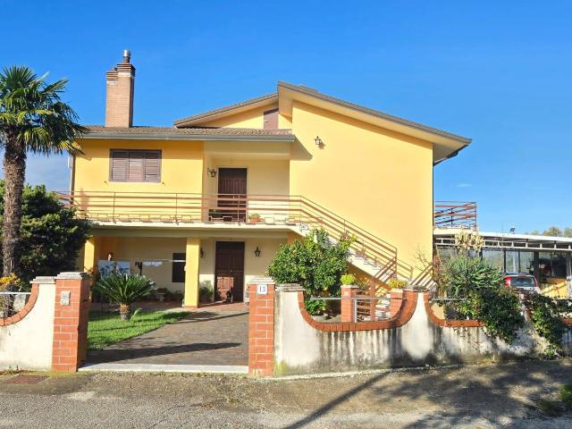 Villa bifamiliare in vendita a Paternopoli