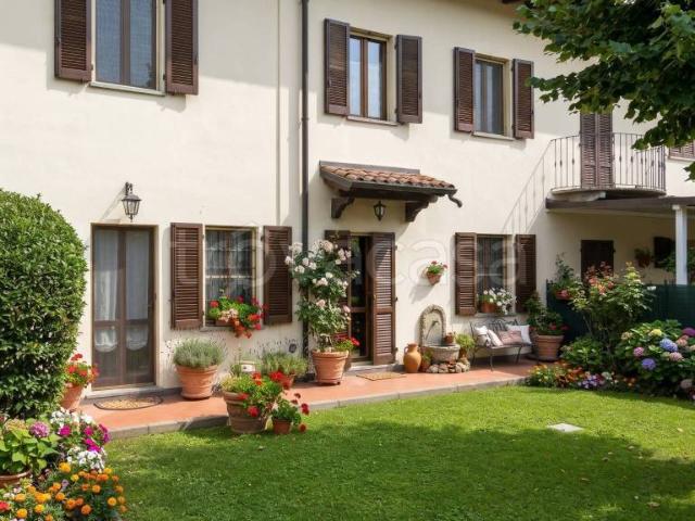Villa bifamiliare in vendita a Pavia, Mirabello Scala
