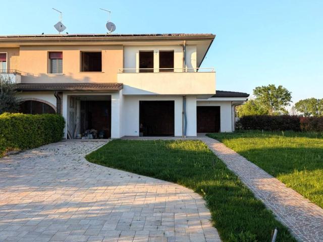 Villa bifamiliare in vendita a Padova, Paltana Mandria