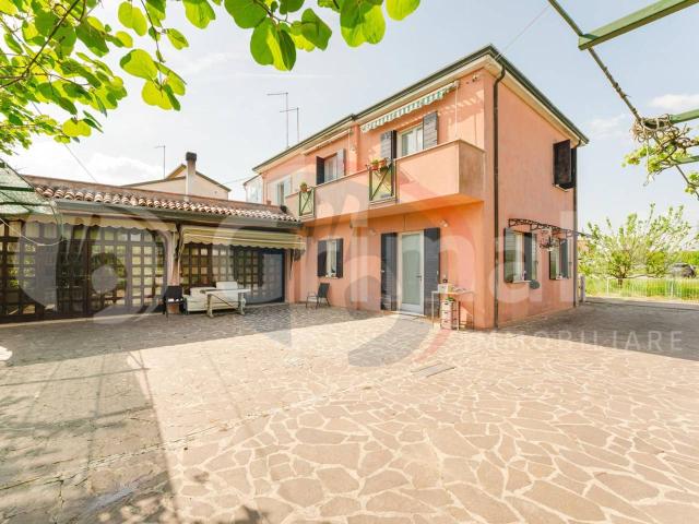 Villa bifamiliare in vendita a Padova