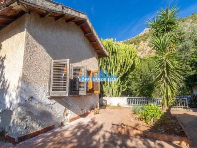 Villa bifamiliare in vendita a Palermo