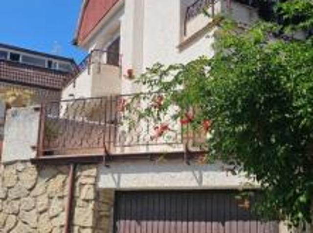 Villa bifamiliare in vendita a Paola 6 locali 300mq
