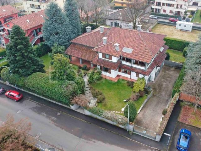 Villa bifamiliare in vendita a Parabiago