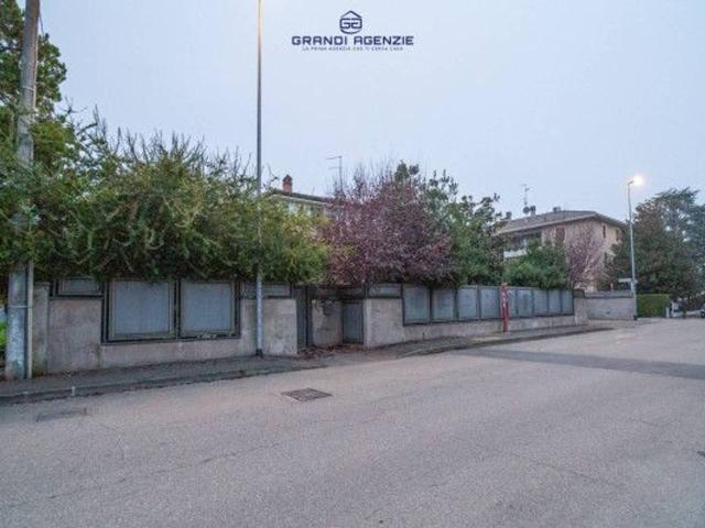 Villa bifamiliare in vendita a Parma