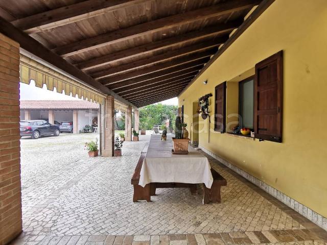 Villa bifamiliare in vendita a Parma, Baganzola Aeroporto